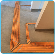 地面明排強電線管